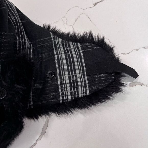 Vintage Women’s Faux Fur Quilted Black Plaid Trapper Hat Buckle 2014 Winter Snow - Picture 8 of 12